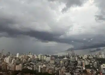 Clima: ciclone extratropical coloca Sul e Sudeste em alerta para temporais