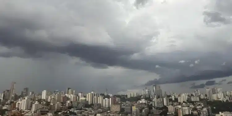 Clima: ciclone extratropical coloca Sul e Sudeste em alerta para temporais