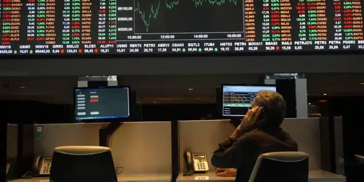 Bolsa fecha em queda após divulgação de pesquisas eleitorais