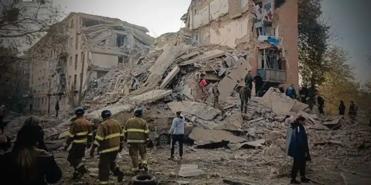 Ataque russo à Ucrânia deixa 11 mortos e drone de Kiev atinge petroleiro