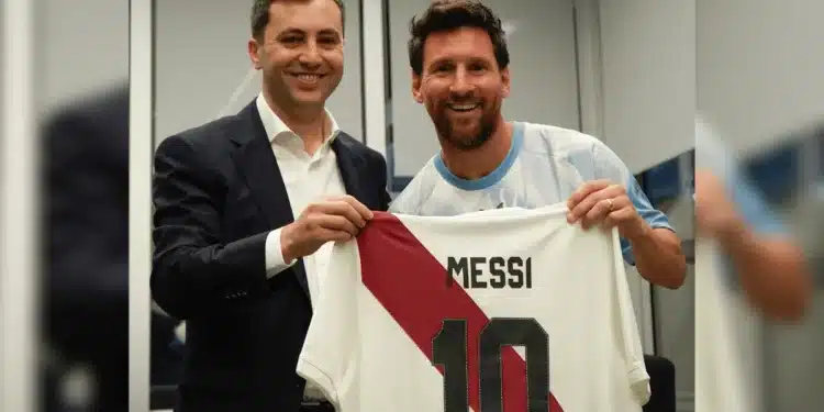 River Plate homenageia Lionel Messi antes de despedida no Monumental