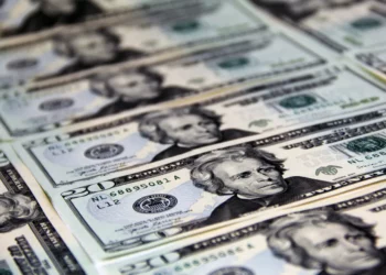 Ibovespa cai pelo 4º dia, e queda na semana passa de 17%; dólar sobe e fecha a R$ 5,38