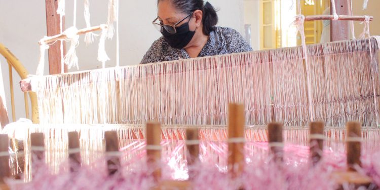 Ateliê de tecelagem preserva tradição e história de Araxá
