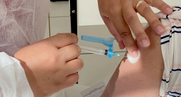 Araxá vacina idosos de 64 anos nesta quarta