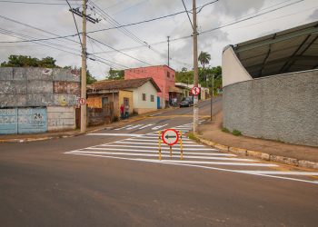Prefeitura passa rua da Banheira para mão única