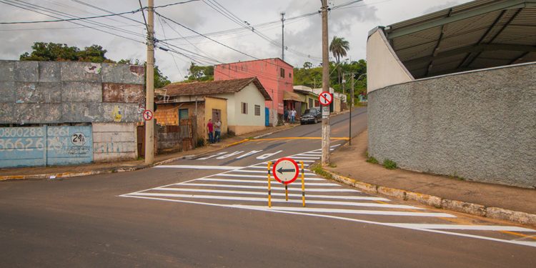 Prefeitura passa rua da Banheira para mão única