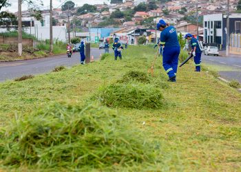 Empresa ganha licitação e começa de imediato serviços de capina e poda em Araxá
