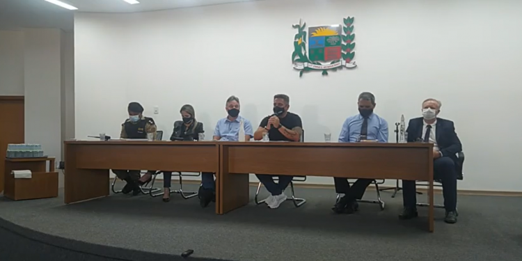 Prefeitura anuncia multas para bares e restaurantes e pessoas com aglomerações em casa