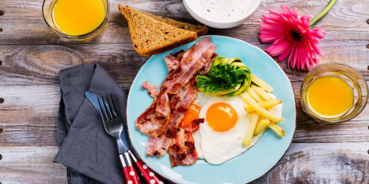 DIETA CETOGÊNICA X DIETA LOW CARB