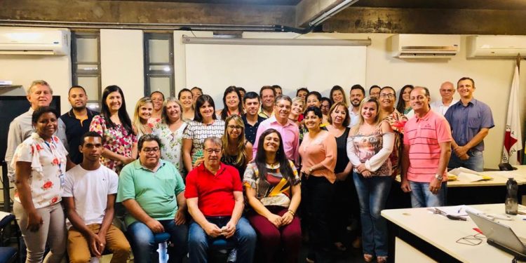 Representantes da Prefeitura de Araxá debatem problemas de saúde durante encontro regional