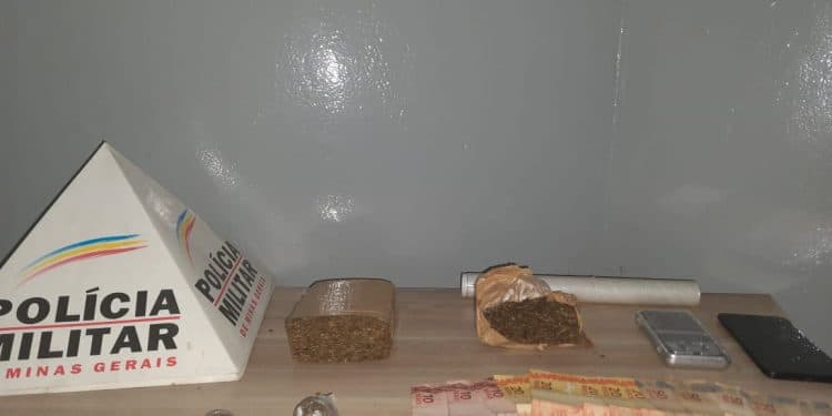 Jovem é preso com mais de meio quilo de maconha em Araxá
