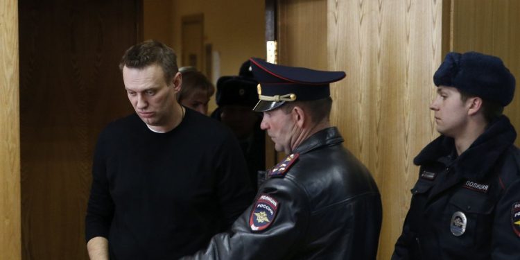 Em greve de fome, opositor russo Navalny será transferido a hospital