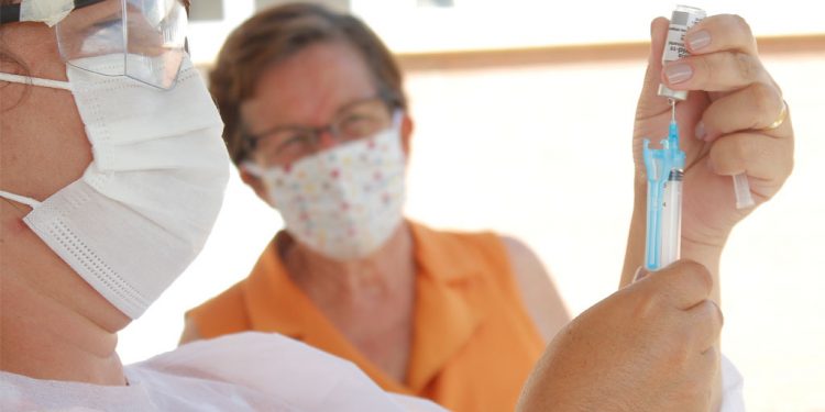 Araxá recebe mais de 6 mil doses de vacinas contra Covid-19