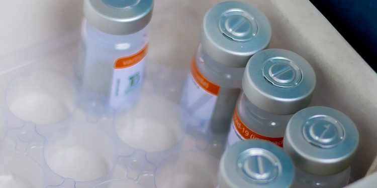 Araxá aplica 2ªdose para idosos acima de 68 anos nesta sexta