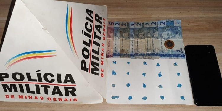 Jovem é preso por tráfico de drogas em Araxá