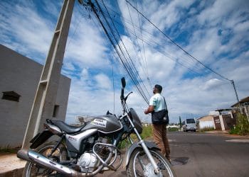 Empresas serão multadas por fios soltos em postes de Araxá