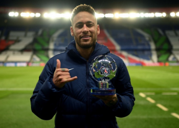 Neymar diz que renovação com PSG “não é mais assunto”