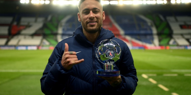 Neymar diz que renovação com PSG “não é mais assunto”