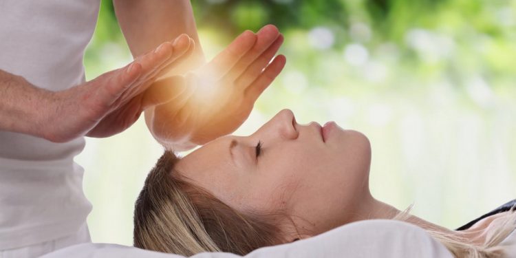 Descubra os benefícios do Reiki e ThetaHealing com Rayssa Nayara