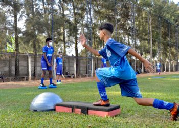 Atletas do Dínamo realizam atividades para minimizar efeitos da pausa no calendário de jogos
