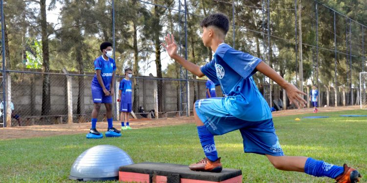 Atletas do Dínamo realizam atividades para minimizar efeitos da pausa no calendário de jogos