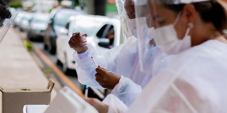 Araxá começa vacinação de idosos entre 80 e 84 anos nesta quinta