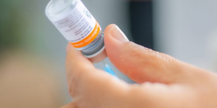 Araxá retoma vacinação de idosos entre 80 a 84 anos