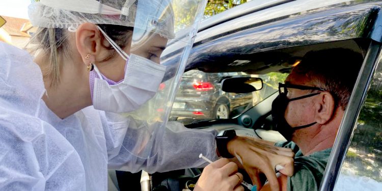 Vacinação de idosos 65+ começa nesta quinta