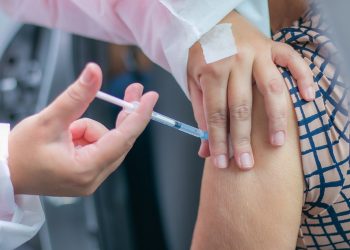 Araxá vacina idosos de 67 anos nesta terça-feira