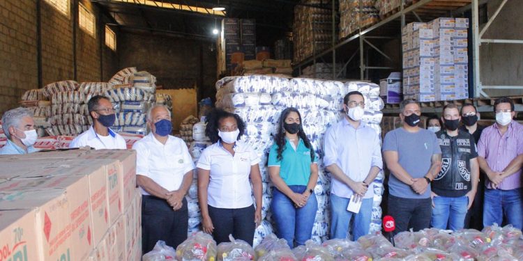 Campanha Vacinação Solidária distribui 2,5 toneladas de alimentos