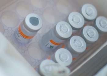 Programação de vacinação de idosos abaixo de 90 anos em Araxá depende do Estado